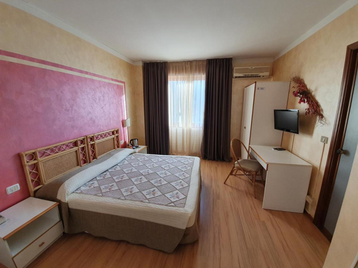 Hotel Le Pageot Aosta Exterior foto